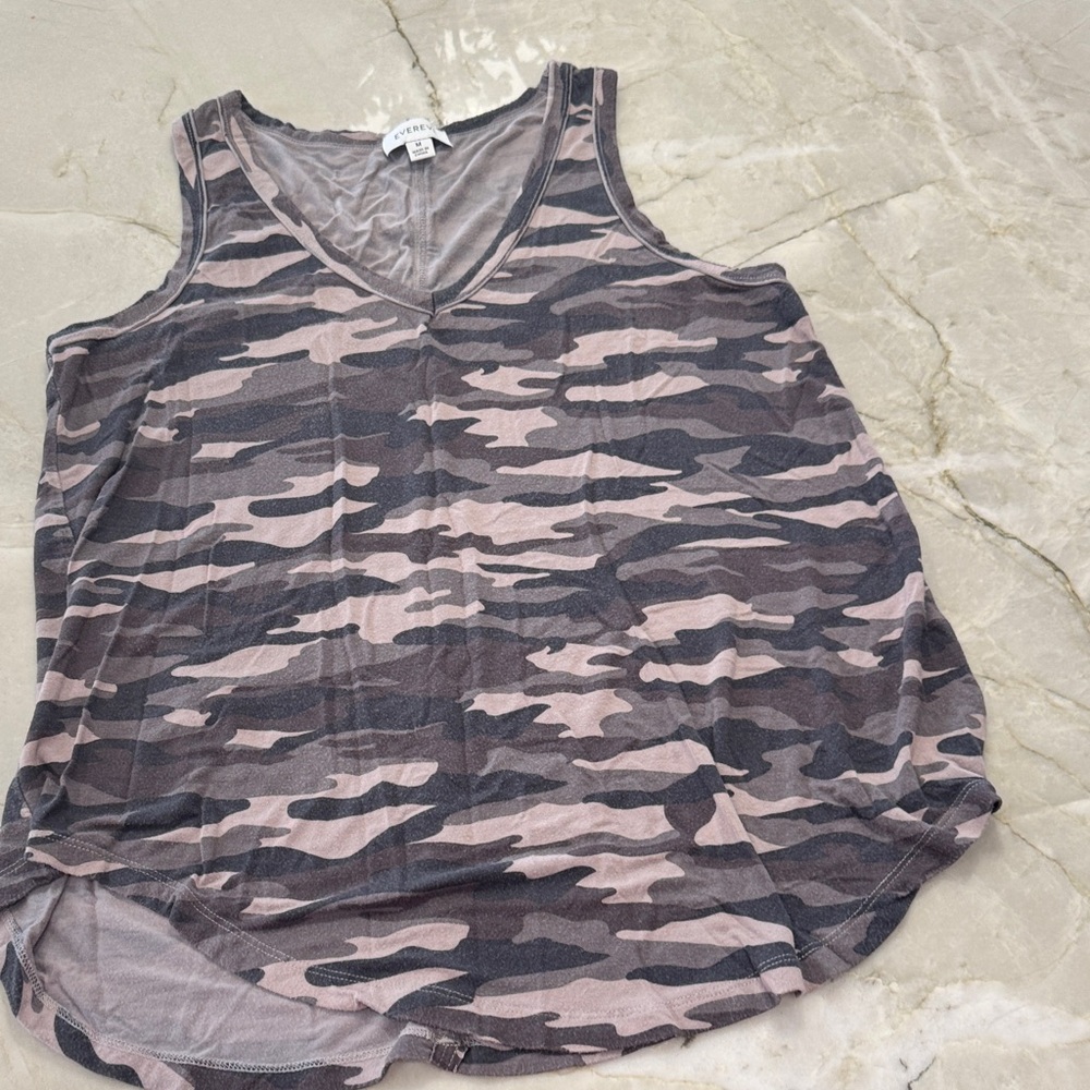 Evereve Camouflage V-Neck Tank Top